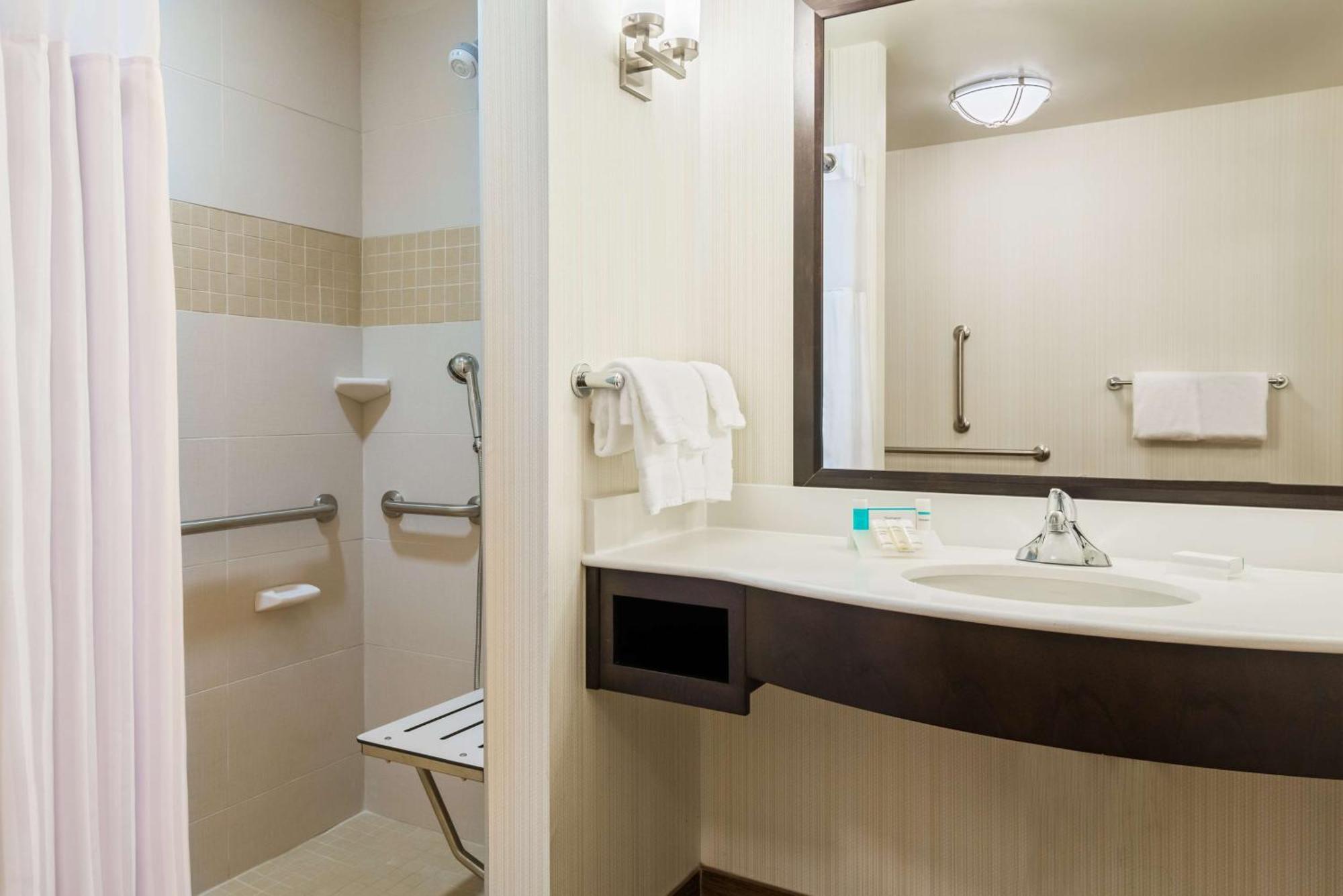 Hilton Garden Inn Уэйн Экстерьер фото