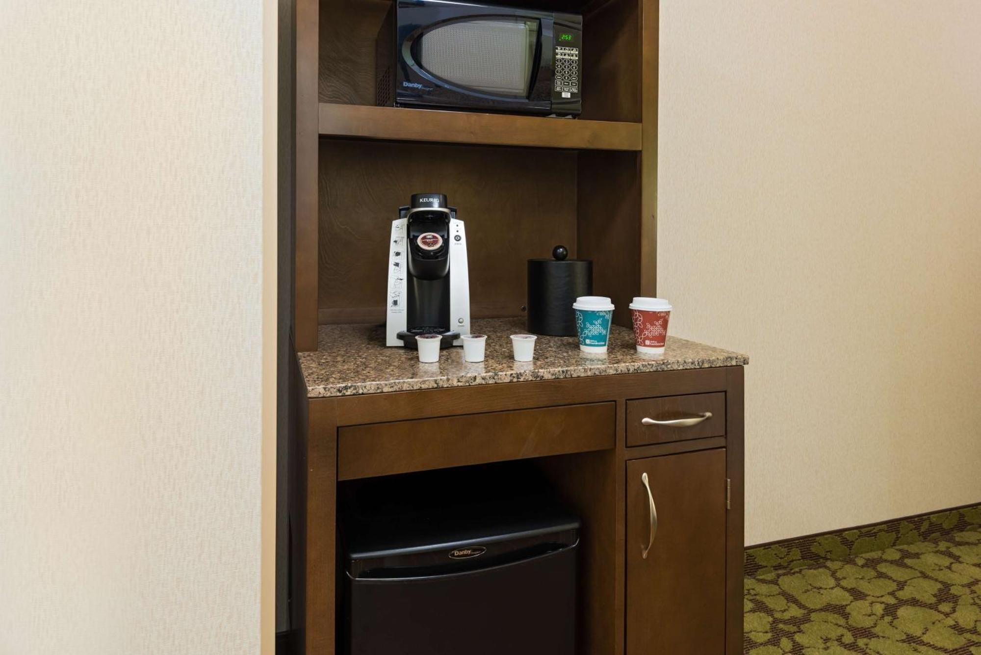 Hilton Garden Inn Уэйн Экстерьер фото