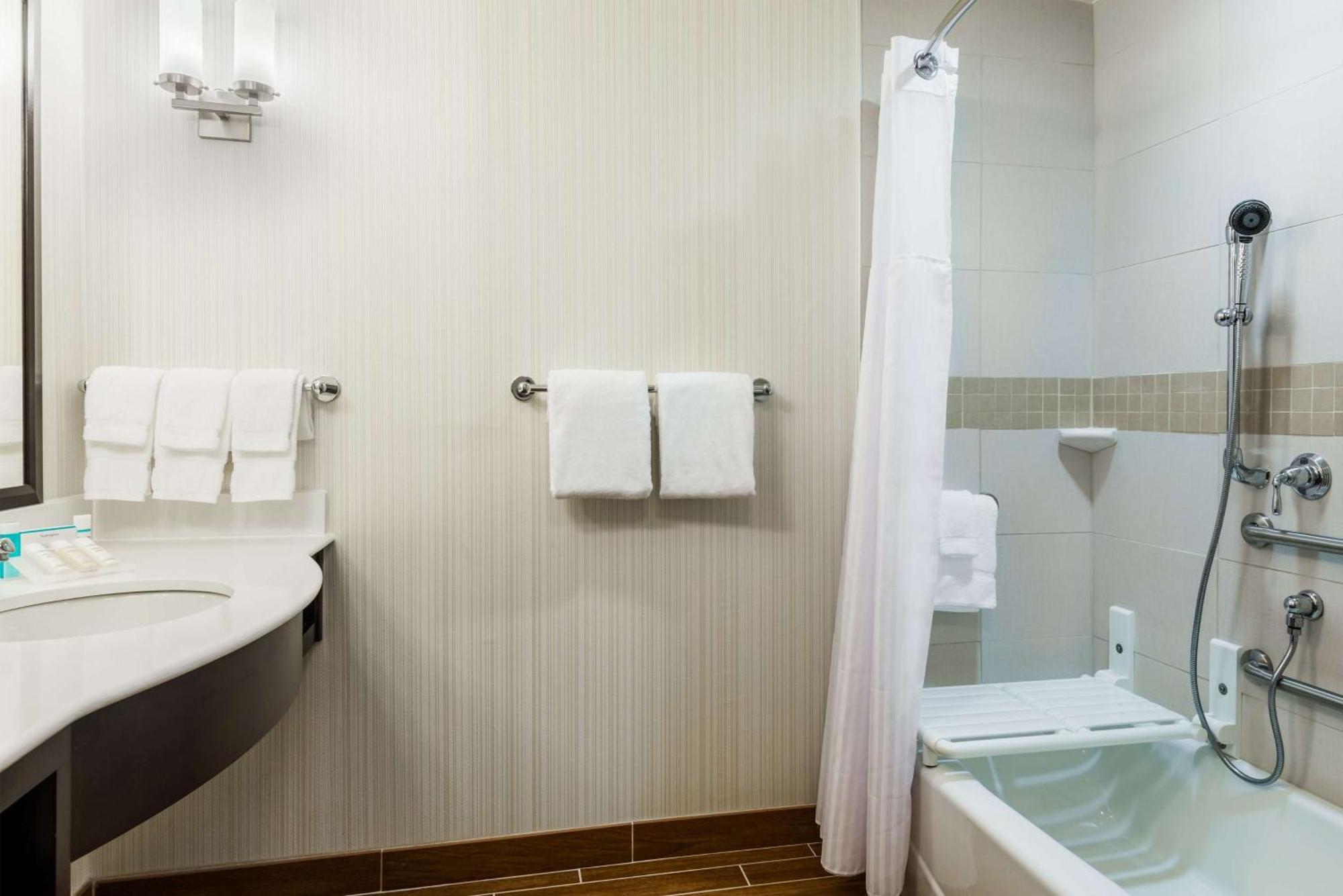 Hilton Garden Inn Уэйн Экстерьер фото