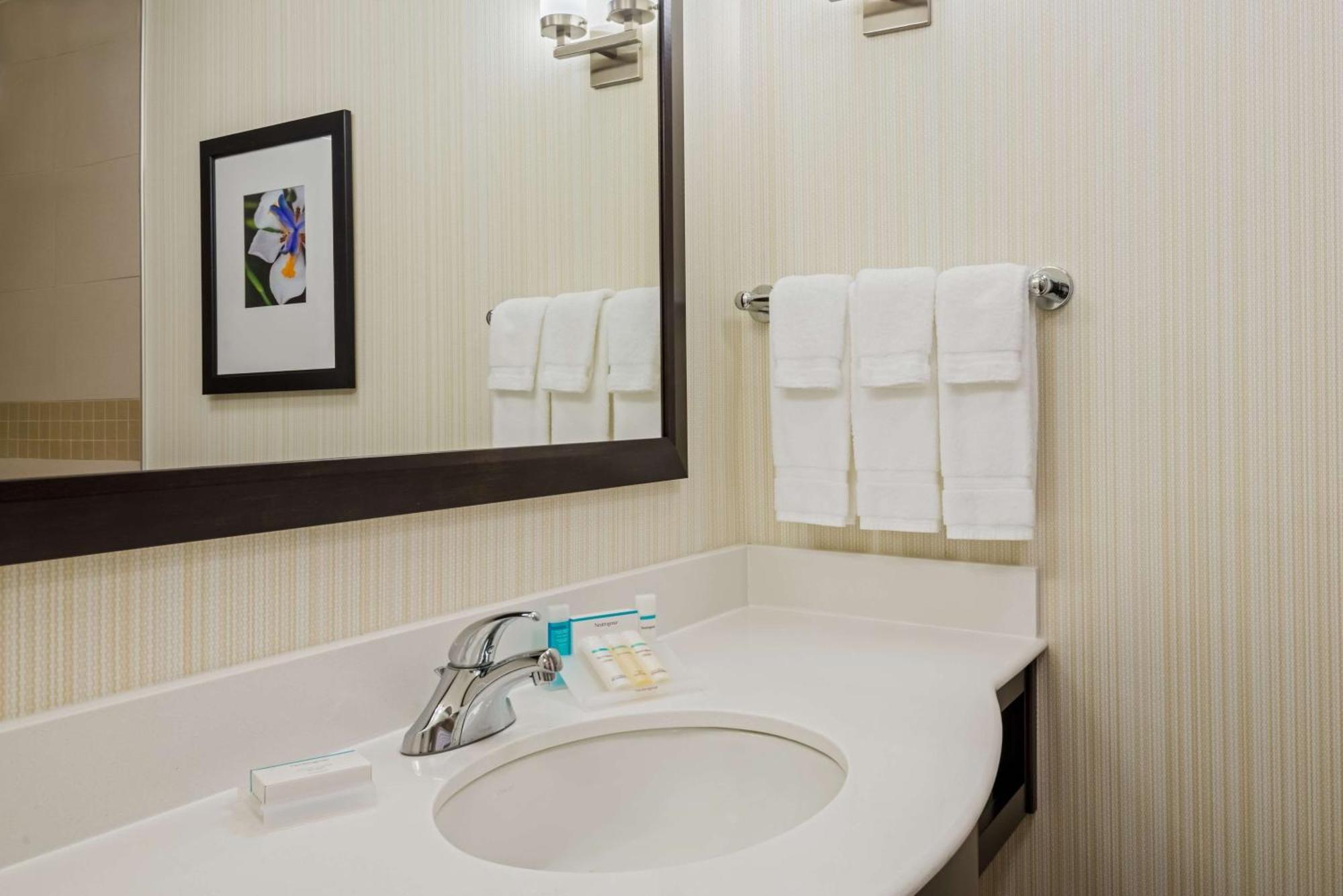 Hilton Garden Inn Уэйн Экстерьер фото