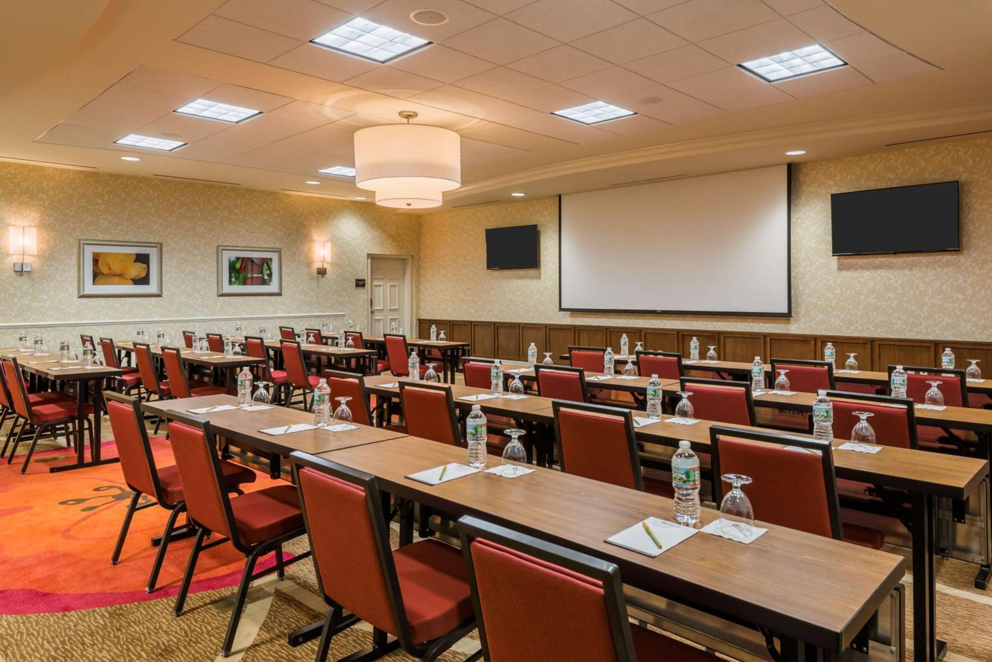 Hilton Garden Inn Уэйн Экстерьер фото